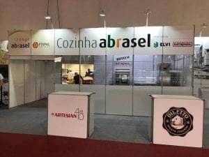 bancada para atendimento no estande na feira fispal food service