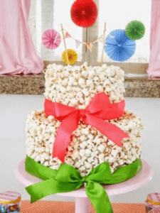 Bolo de pipoca para mesa de Festa Junina