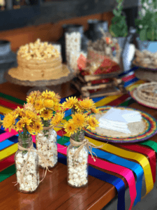 Pipoca em garrafa de vidro para mesa de festa junina