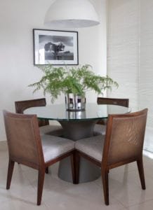 Sala de almoço com persiana plissada
