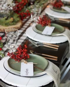 dicas natalinas : mesa postal de natal dourada e branca