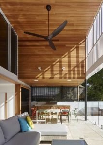 ventiladores na sala para a decoração de verão