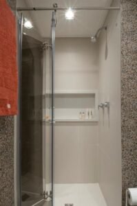 Banheiro com box articulado