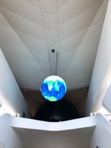 dentro do Museu do Amanhã, no Rio de Janeiro
