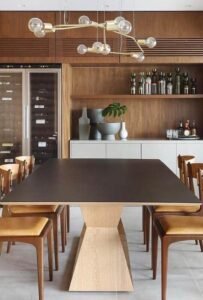 Sala de jantar com adega