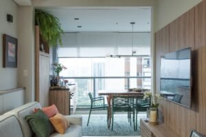 visão da sala de estar com a varanda