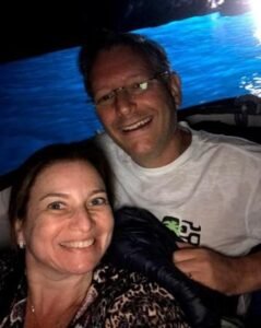 arquiteta Karina Korn e o marido em Grotta Azzurra - Costa Amalfitana