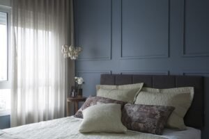 quarto de casal com boisorie azul