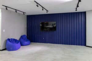 área de descompressão - área para assistir tv e jogar vídeo game