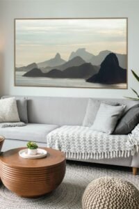 sala de estar com quadro de paisagem
